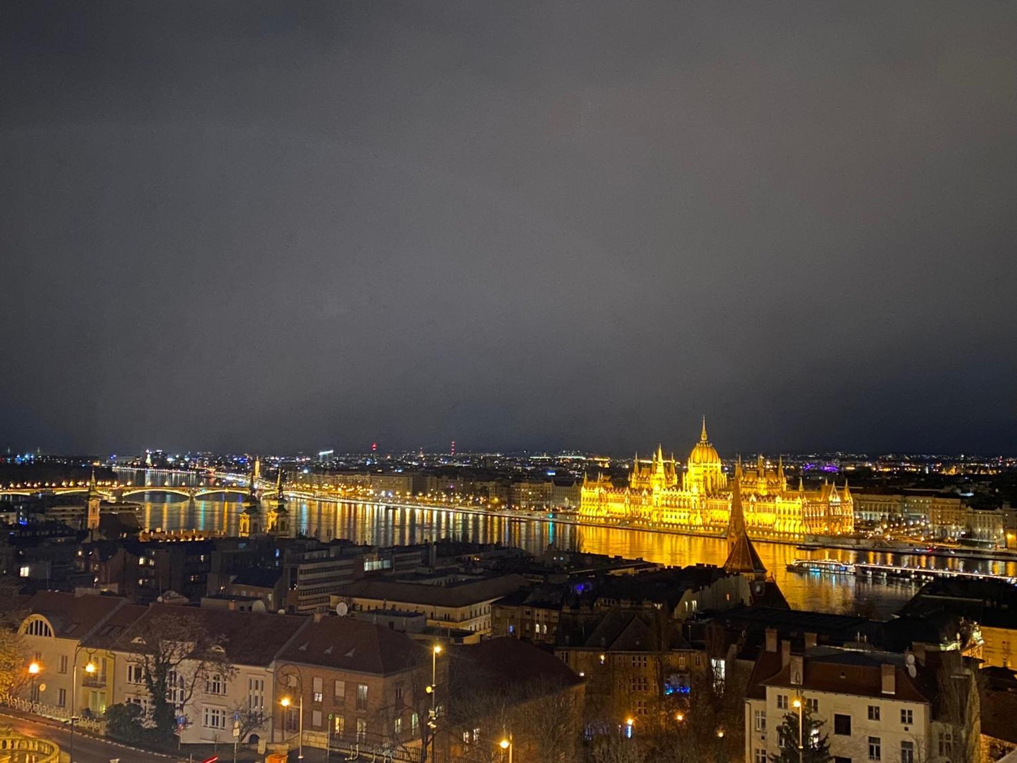 Superb With 40 Sqm Terrace In The Greens Of Buda Centre Апартаменты